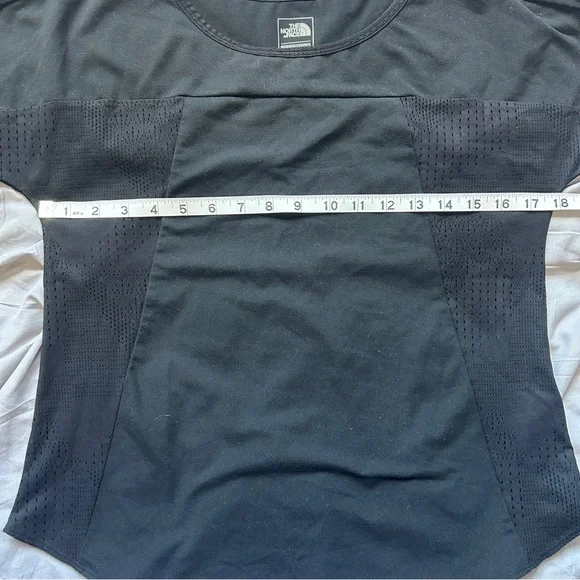 The North Face Laser Cut Tee - Picture 7 of 7